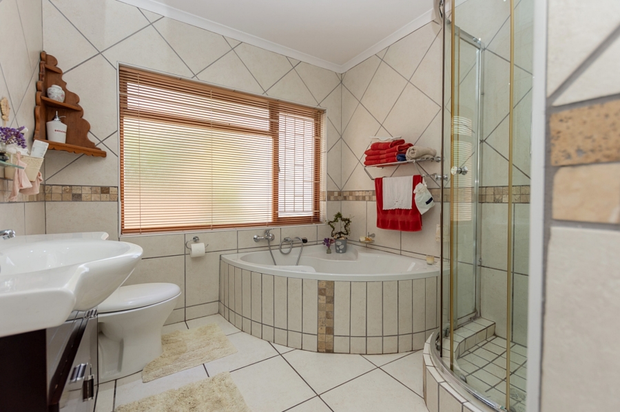 4 Bedroom Property for Sale in Middedorp Western Cape